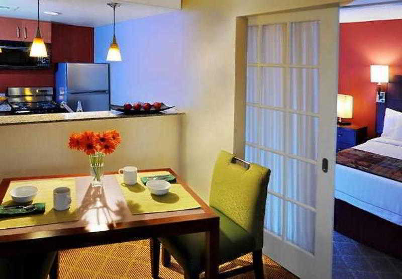 Sonesta Es Suites Dallas Central Expressway מראה חיצוני תמונה
