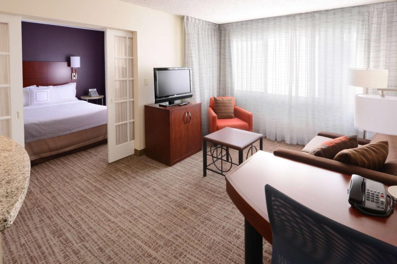 Sonesta Es Suites Dallas Central Expressway מראה חיצוני תמונה