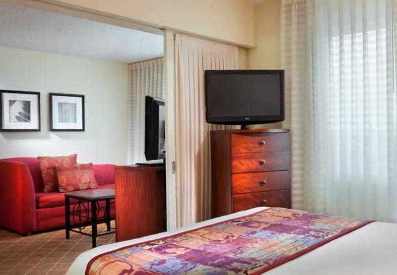 Sonesta Es Suites Dallas Central Expressway מראה חיצוני תמונה